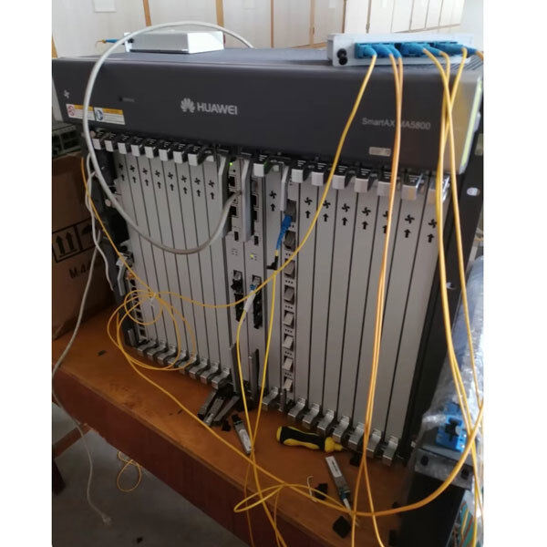 HUAWEI MA5600T OLT avec 23 emplacements, capacité de fond de panier de 3,2 Tbit/s et GPON 128*10G